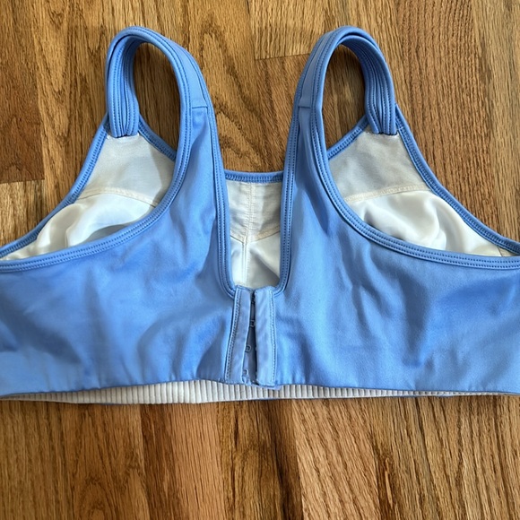 Moving Comfort Sport’s Bra—40C - Picture 2 of 4